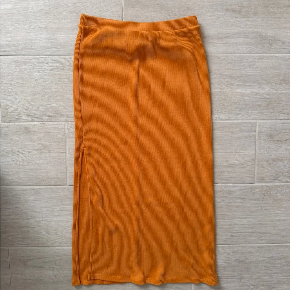 Old Navy Ribbed Midi Skirt Womens M Petite Orange Excellent Side Slit Knit